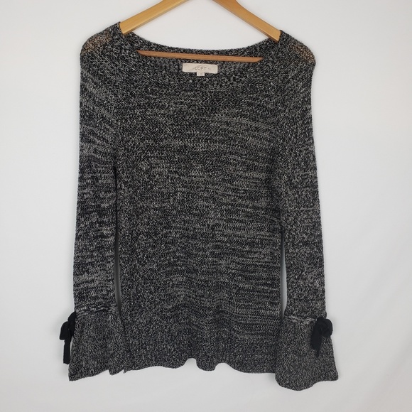 LOFT Sweaters - Loft gray sweater bow sleeves